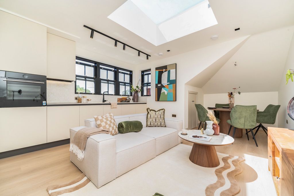 Property photo 1 of 22 Pbox-Img.Jpg