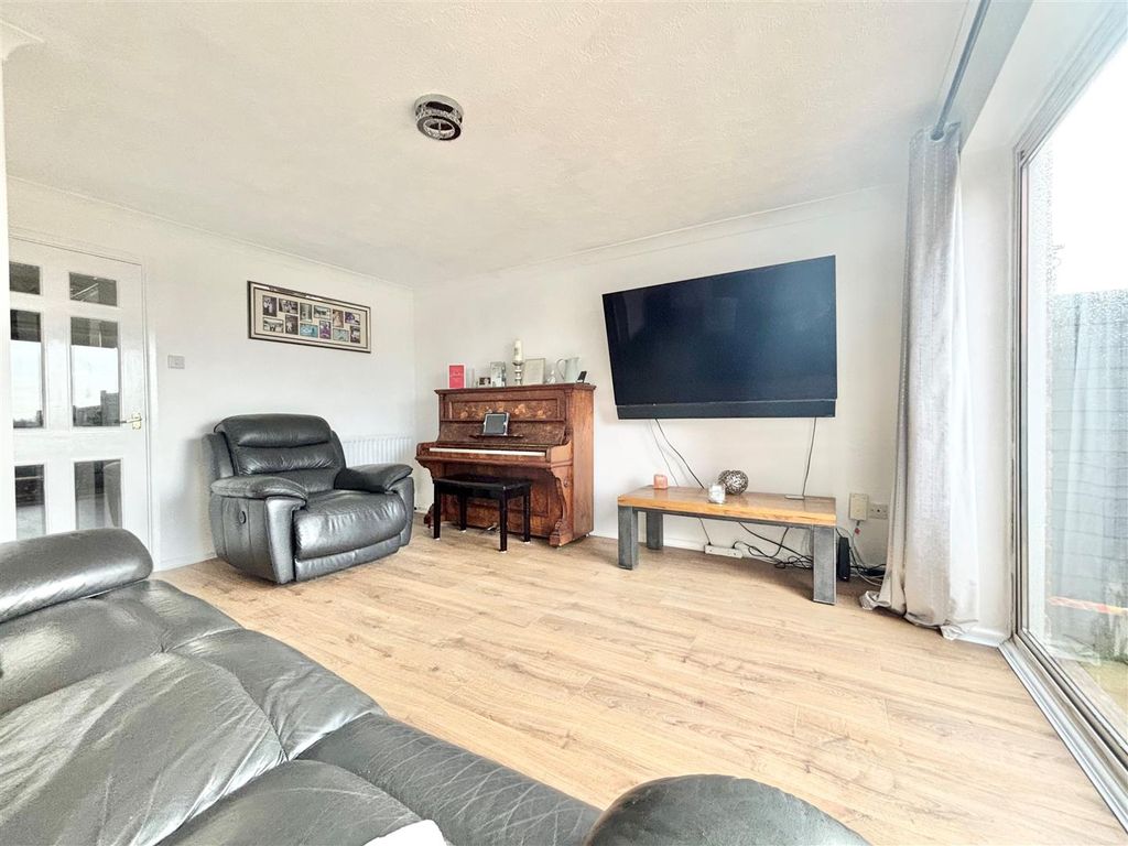 Property photo 2 of 12 Lounge2.Jpg