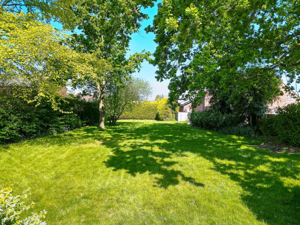 Property photo 3 of 18 Garden