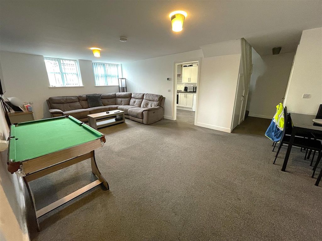 Property photo 3 of 17 Lounge Diner