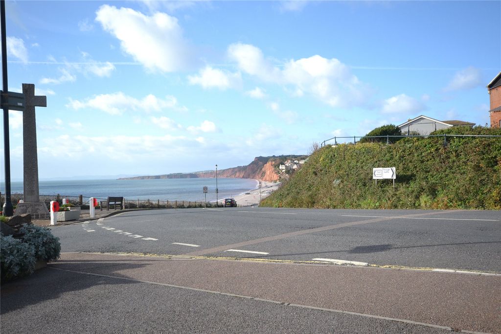 Property photo 1 of 14 Location Into Town