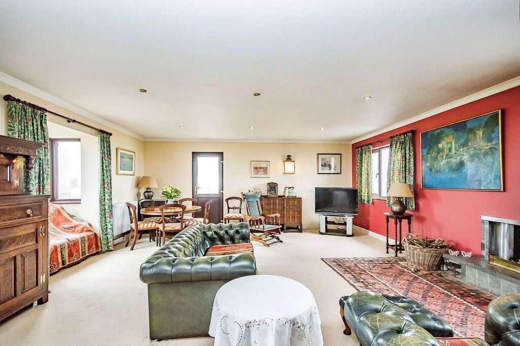 Property photo 3 of 29 Picture No. 25