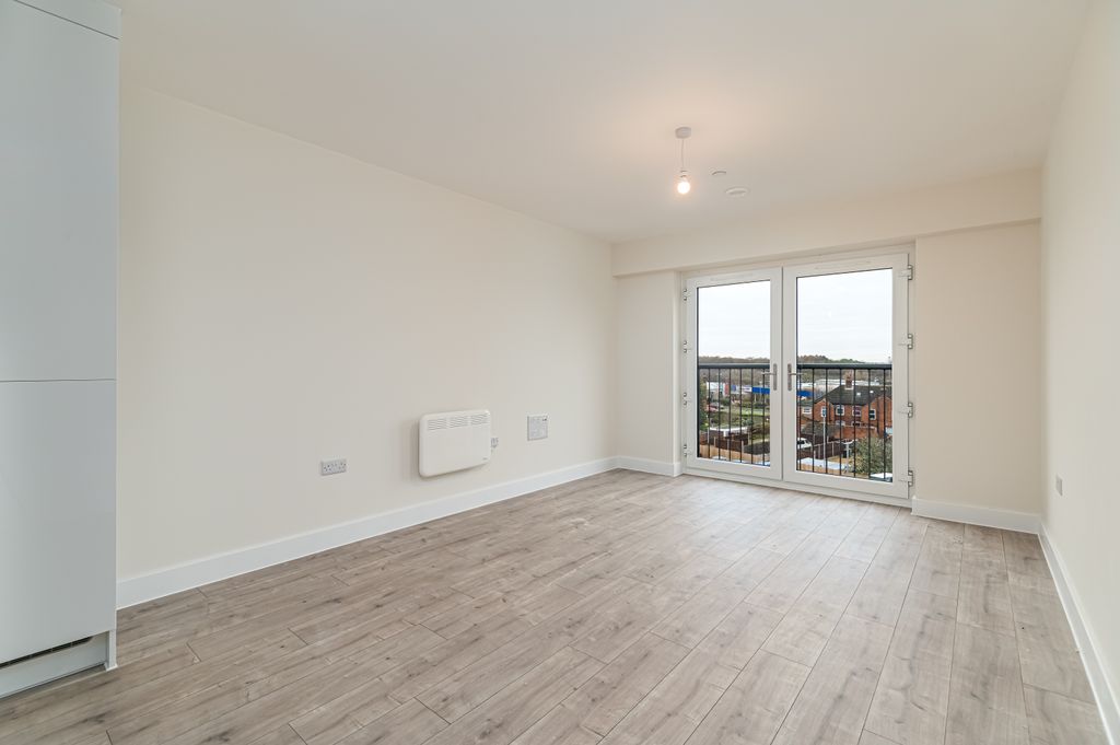 Property photo 1 of 13 Flat 76-1