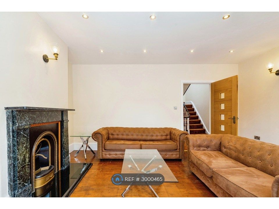 Property photo 3 of 35