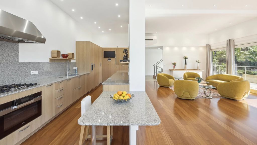 Property photo 2 of 5