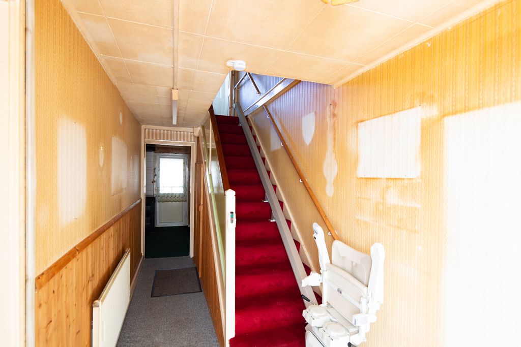 Property photo 3 of 16 Entrance Hall