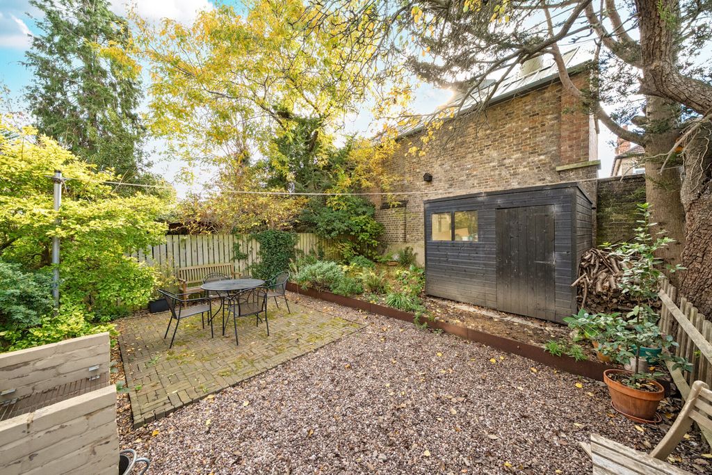 Property photo 3 of 12 Garden