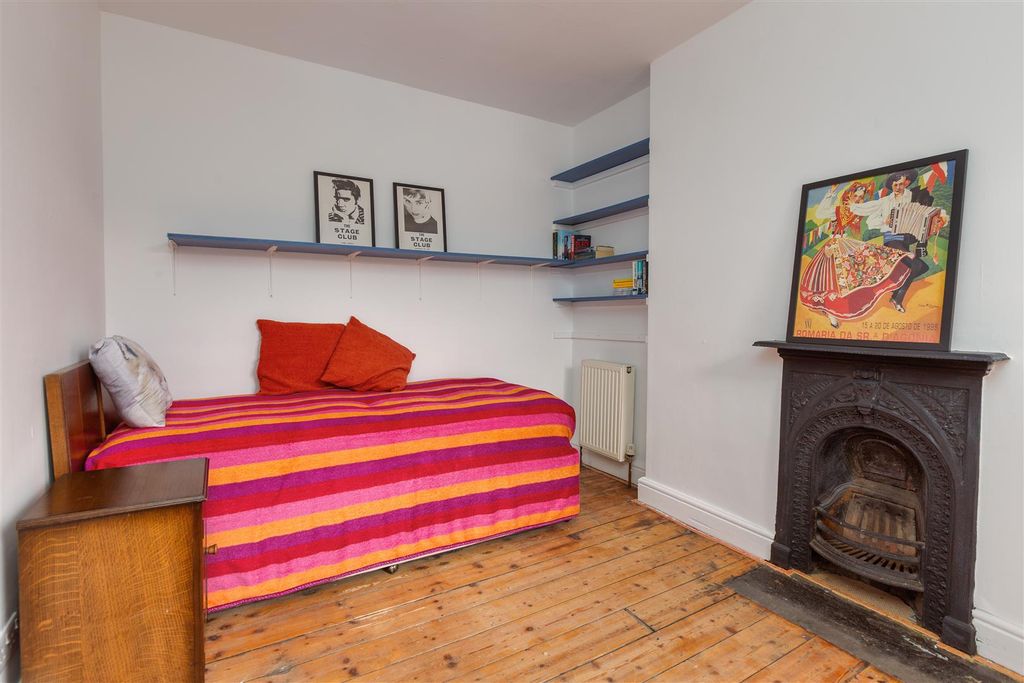 Property photo 2 of 16