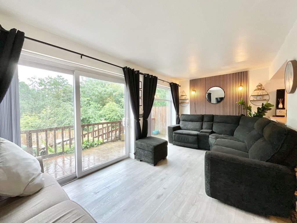 Property photo 2 of 32