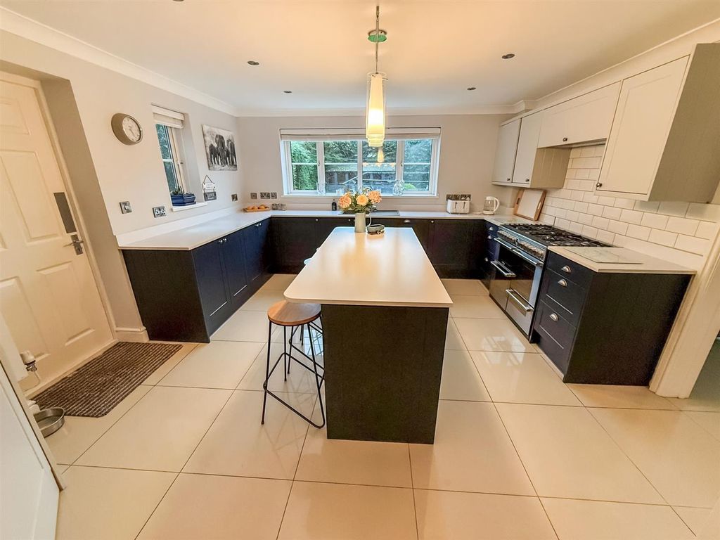 Property photo 3 of 24 Kitchen