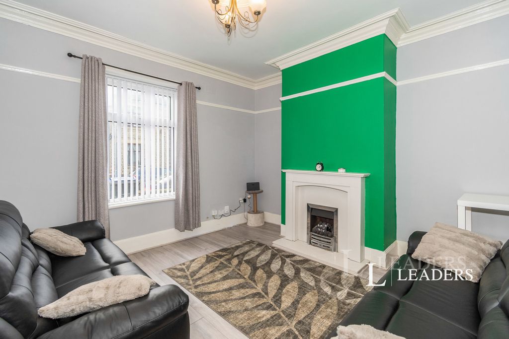 Property photo 2 of 11 Lounge