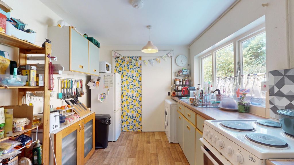 Property photo 1 of 18 Kitchen