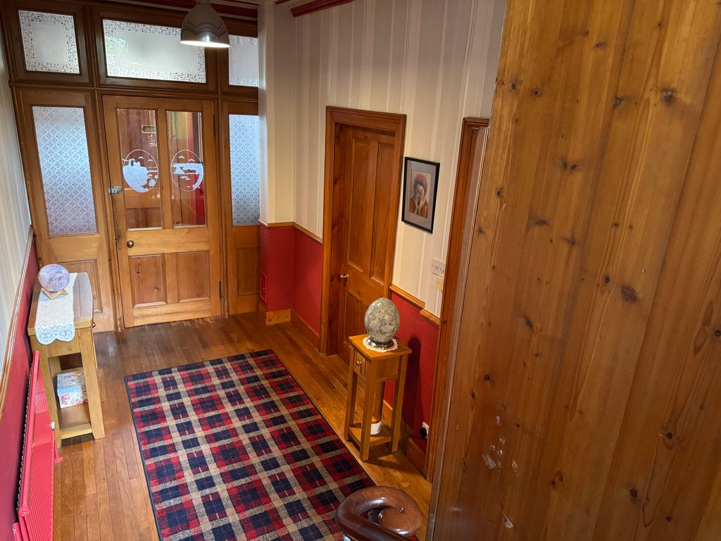 Property photo 3 of 28