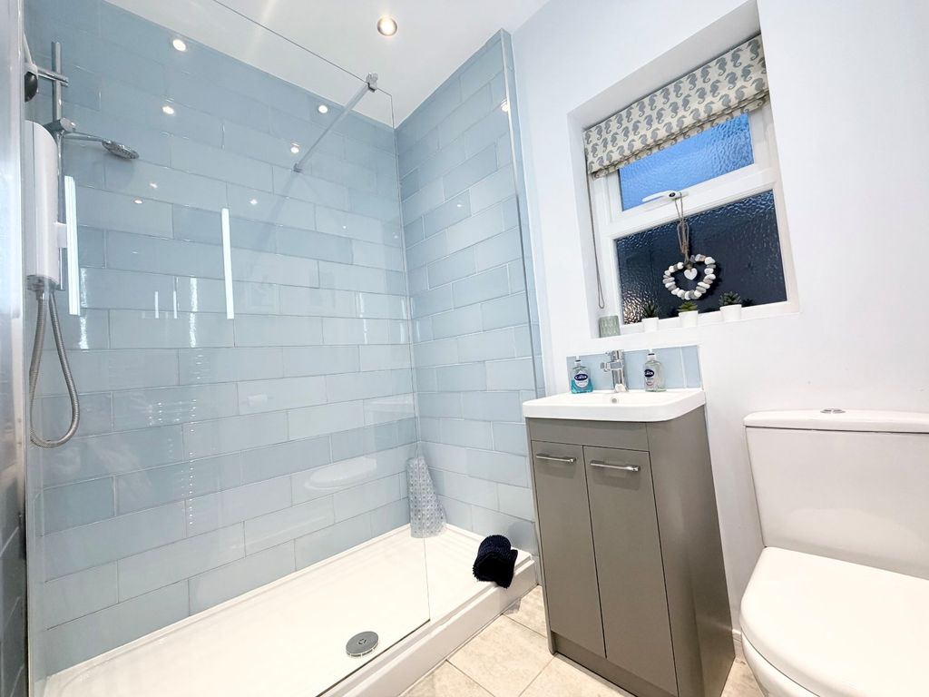 Additional image 8 of 3 bed flat to rentSouth Terrace, Littlehampton, West Sussex BN17