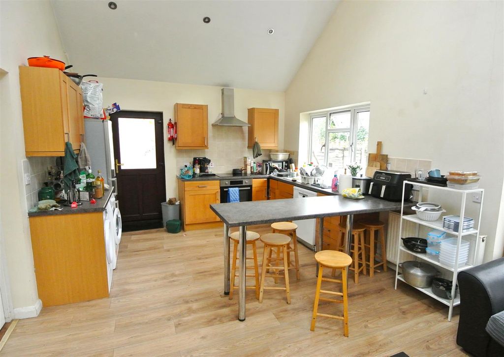 Property photo 2 of 7 Kitchen.Jpg