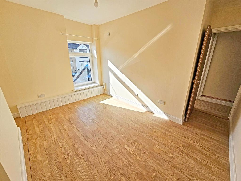 Property photo 2 of 6 Lounge