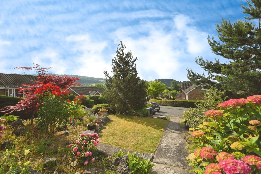 Property photo 2 of 17