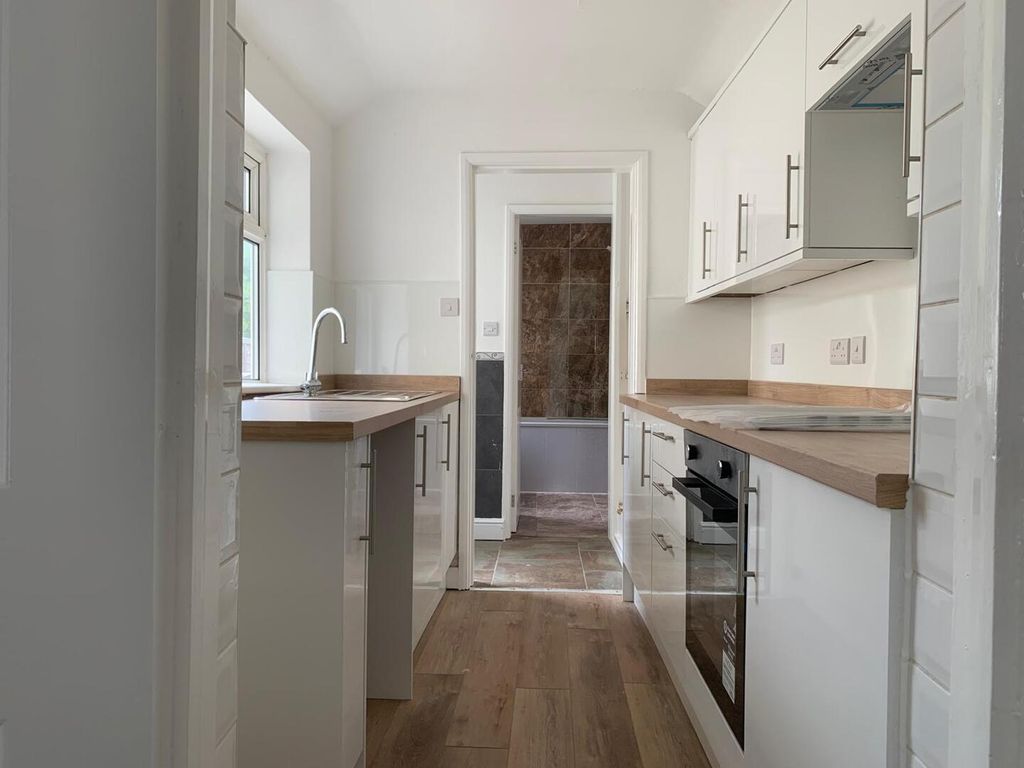 Property photo 2 of 10 Kitchen