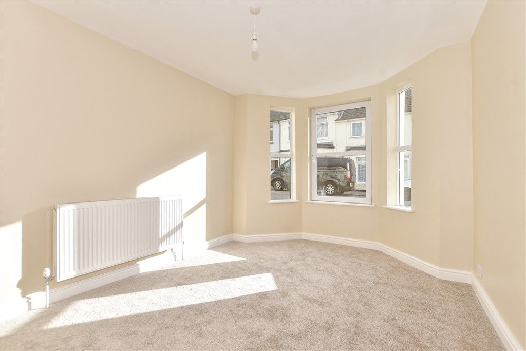 Property photo 1 of 18 Living Room