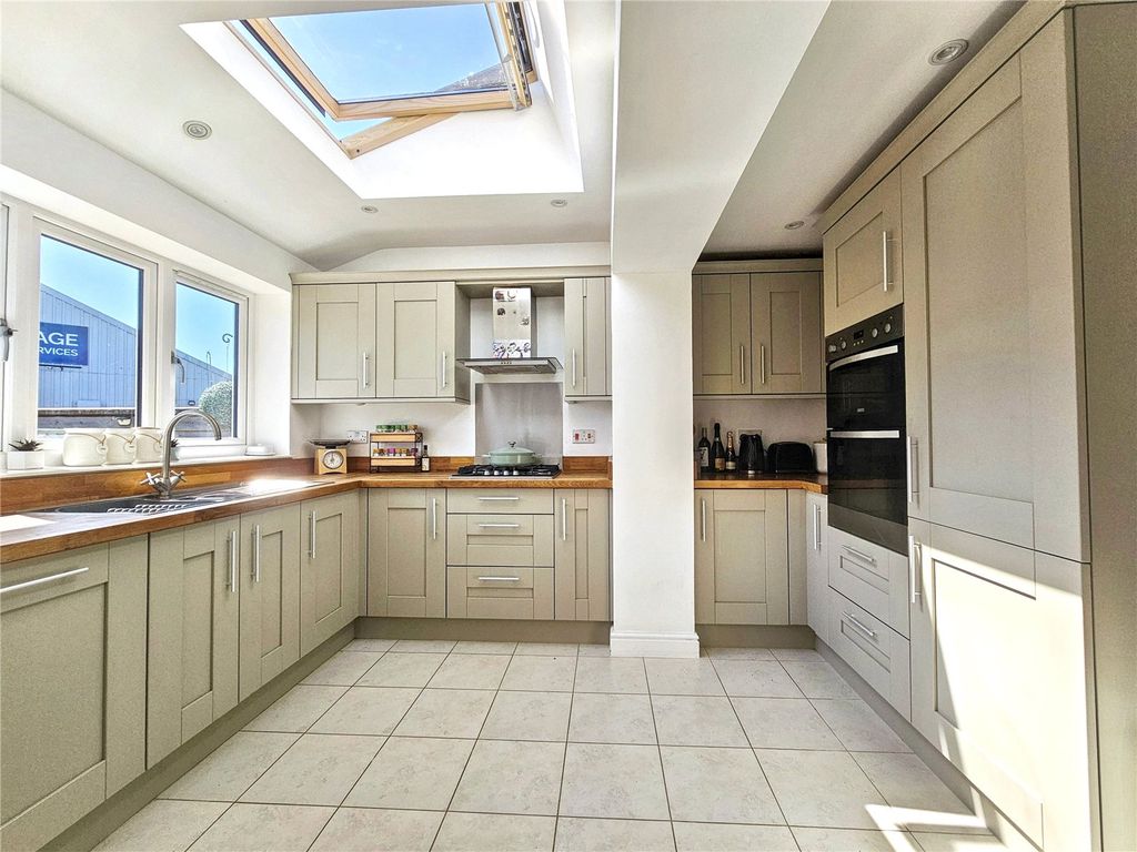 Property photo 3 of 23 Picture No. 29