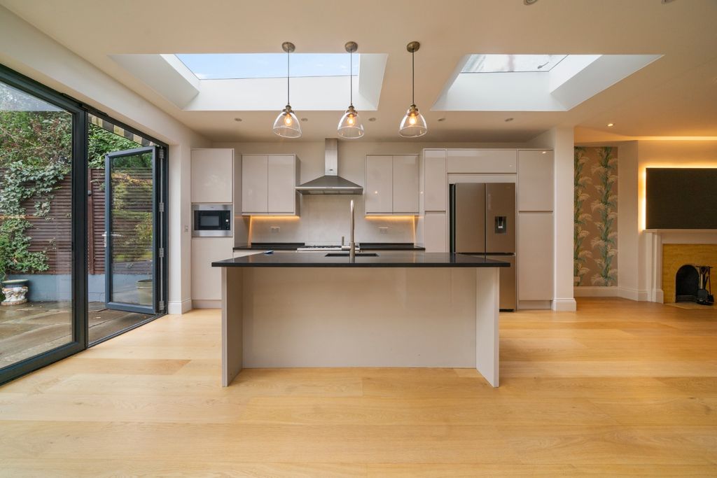 Property photo 1 of 16 4612181