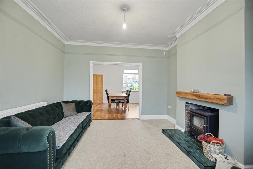 Property photo 3 of 25 Lounge_2.Jpeg