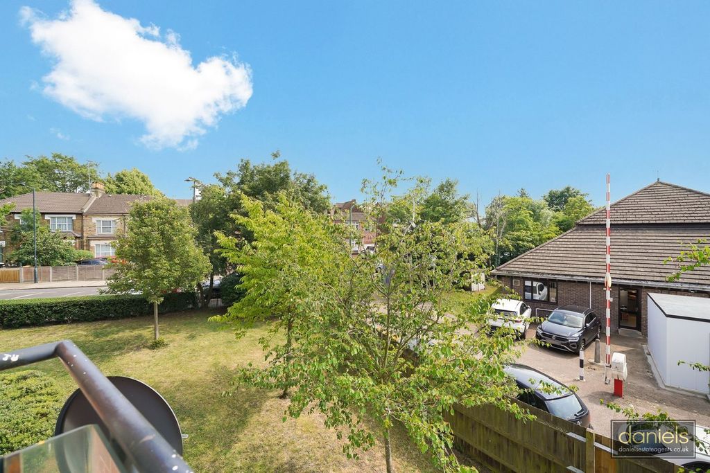 Property photo 3 of 12