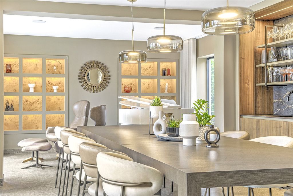 Property photo 3 of 53 Dining Room