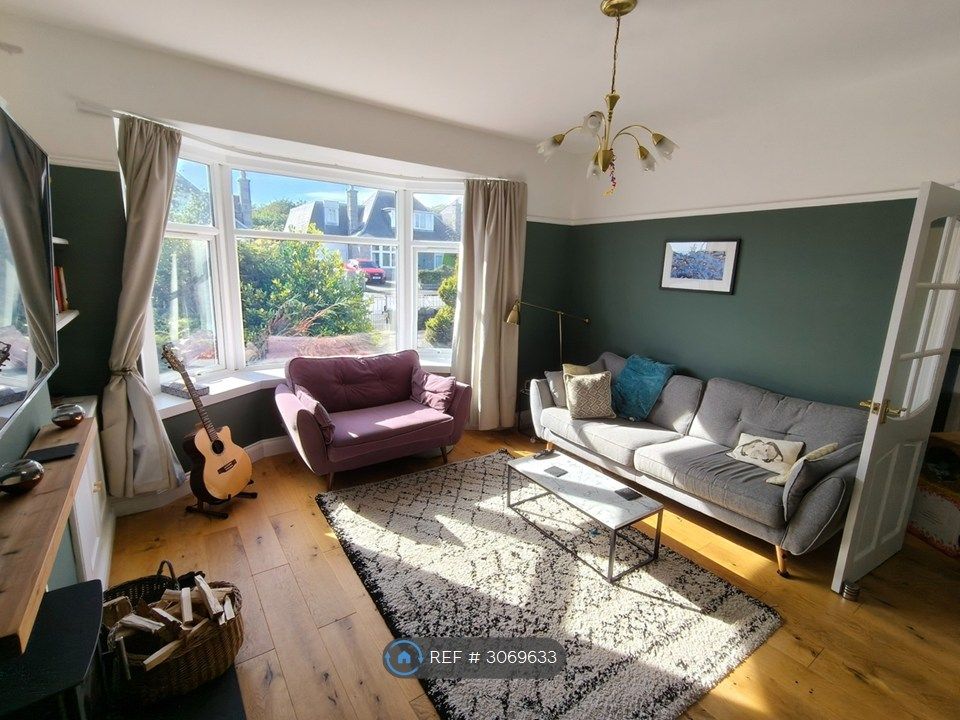 Property photo 3 of 11 Living Room