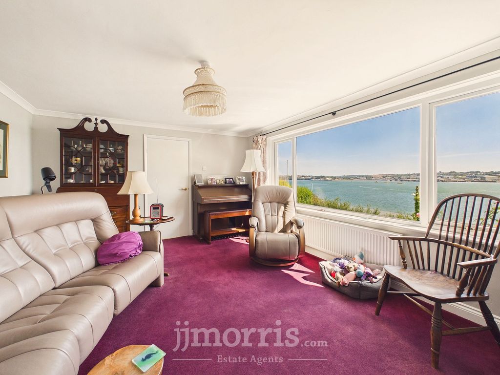 Property photo 2 of 44
