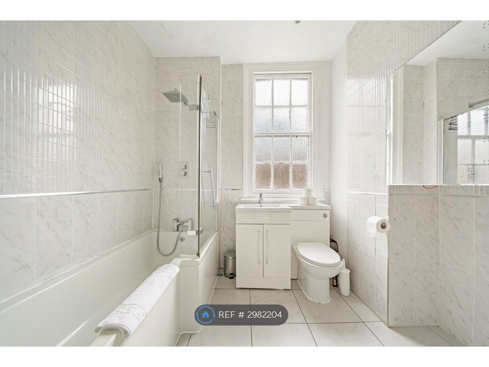 Property photo 3 of 12 Bathroom 1