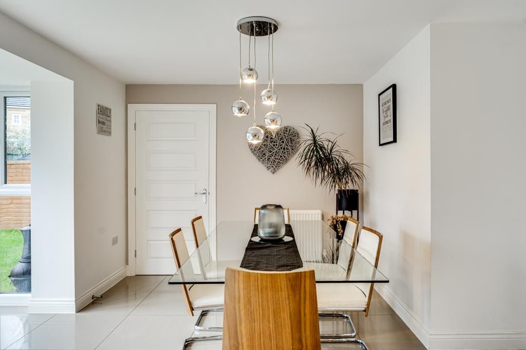 Property photo 3 of 39 21 Forbes Drive, Oakley Vale-9.Jpg