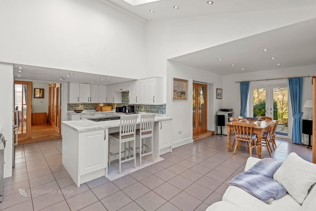 Property photo 3 of 21