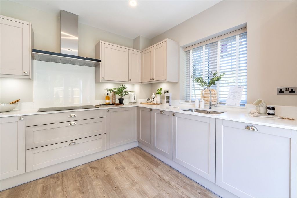 Property photo 3 of 9 Kitchen