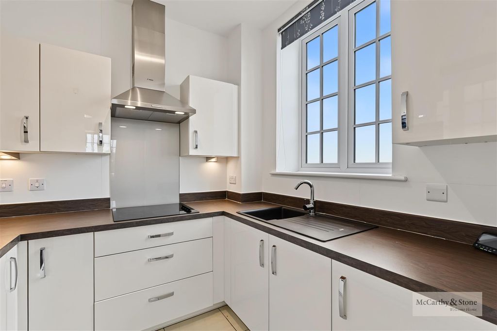 Property photo 3 of 15 Flat 18, Beck House, 174 Twickenham Road, Islewort