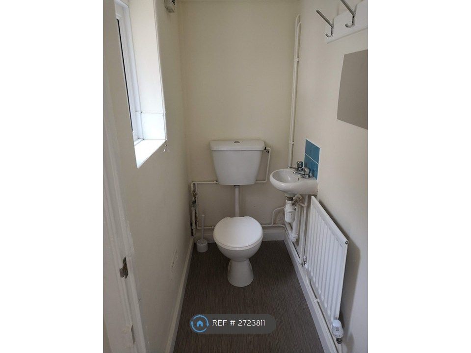 Additional image 4 of 4 bed semi-detached house to rentGoodwin Avenue, Newcastle Under Lyme ST5