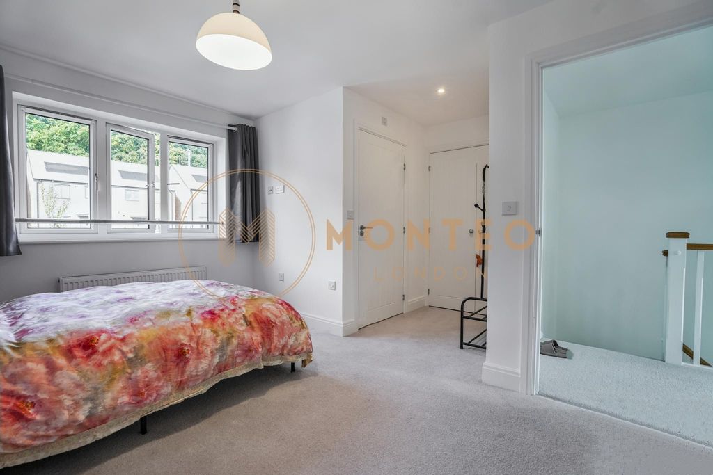 Property photo 2 of 22