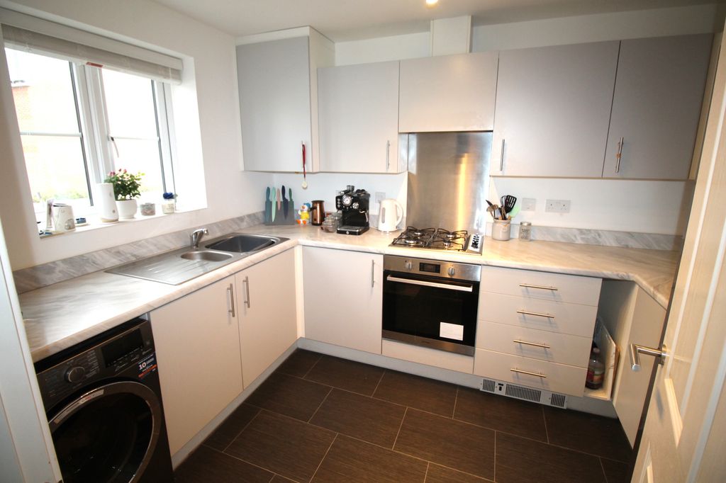 Property photo 2 of 9 Kitchen