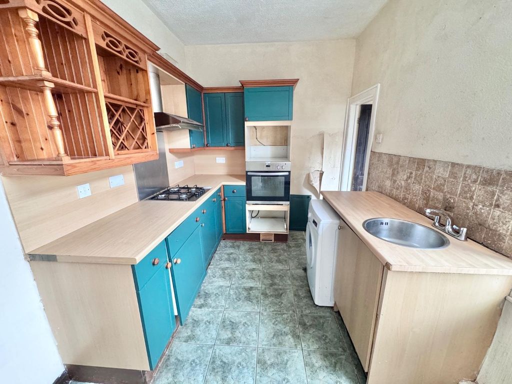 Property photo 3 of 9 Kitchen