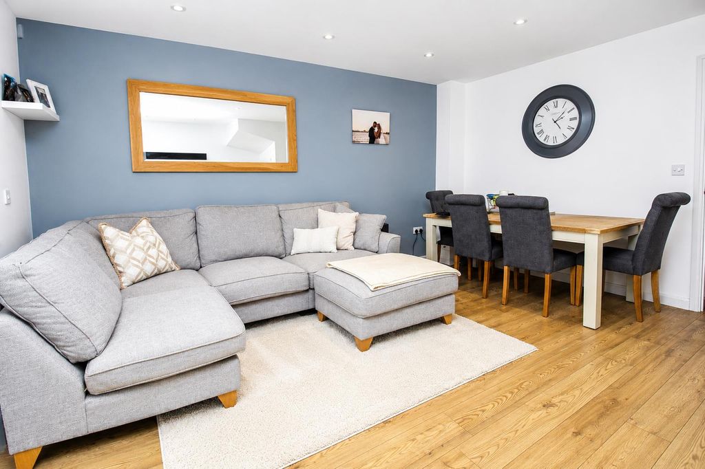 Property photo 2 of 20 17.Png
