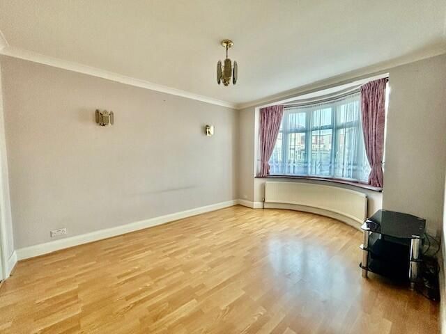 Property photo 3 of 7 Living Room