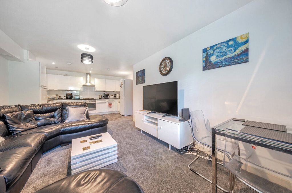 Property photo 3 of 11 Reception