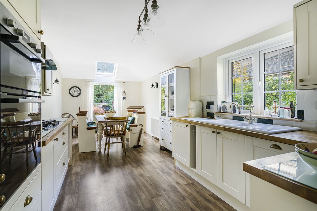 Property photo 2 of 24