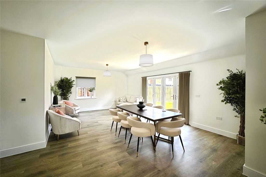 Property photo 3 of 14 Dining Area