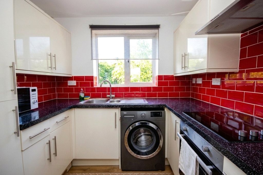 Property photo 2 of 12 Picture No. 20