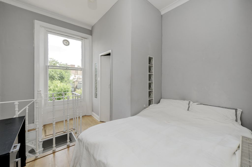 Property photo 3 of 10 3@9 Airlie Gdns-5977-Min.Jpg