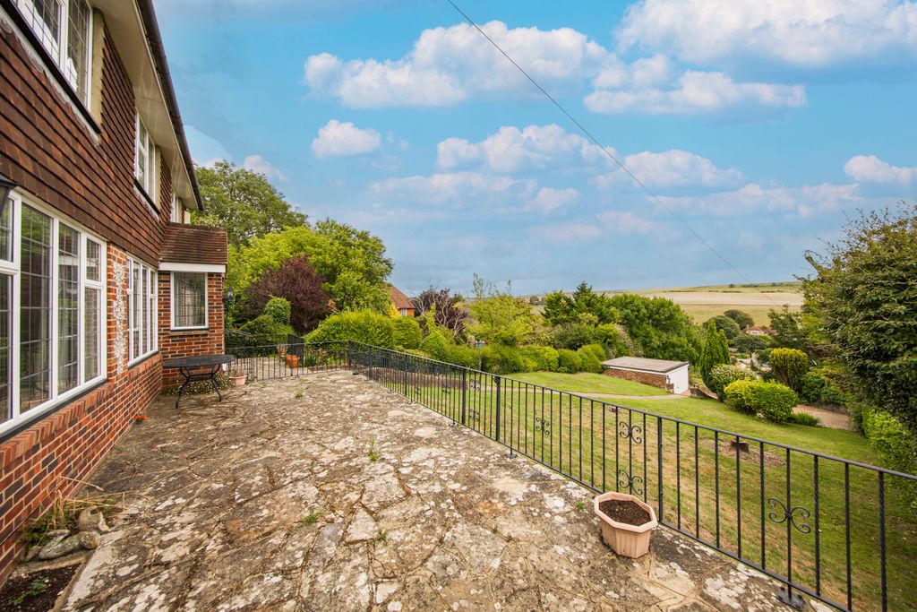 Property photo 2 of 33