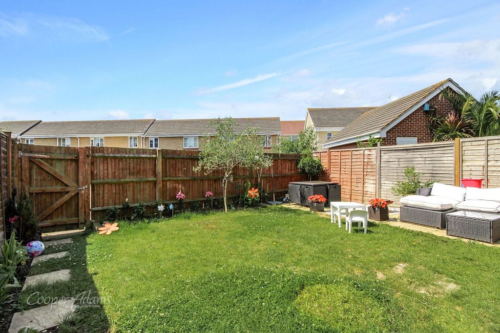 Property photo 3 of 12 Garden