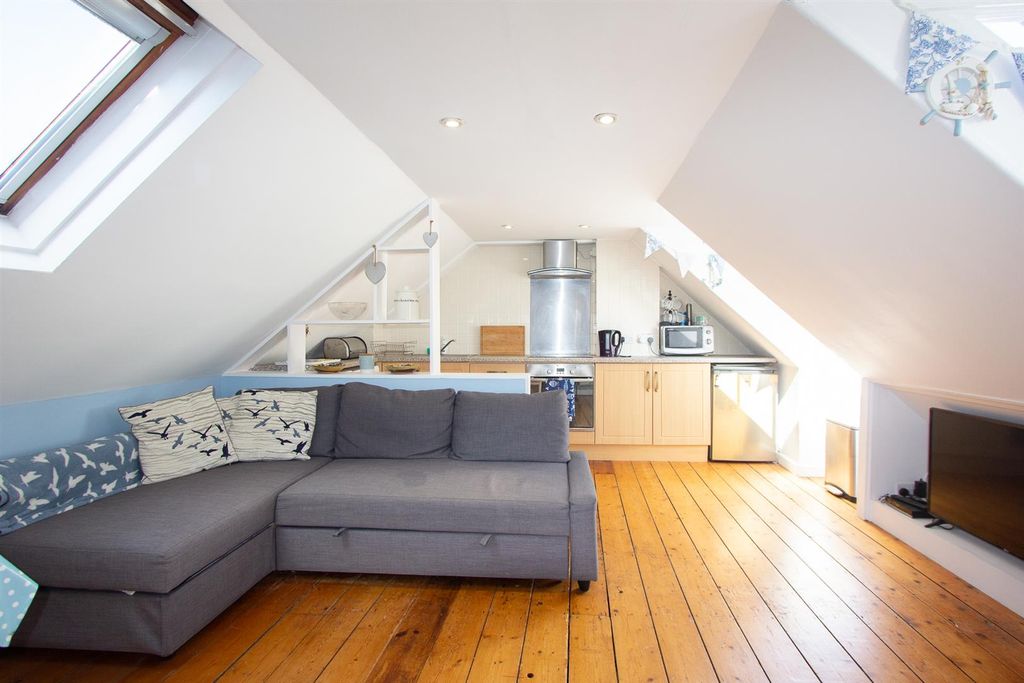 Property photo 1 of 12 1 Living 1.Jpg