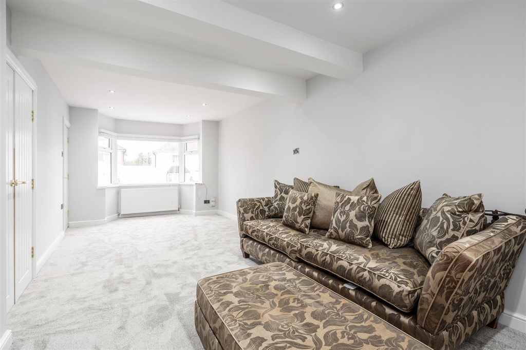 Property photo 2 of 16 21 Blythsford Road_14.Jpg